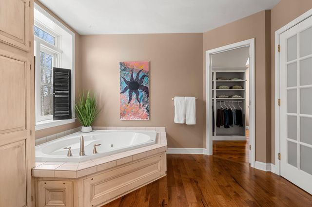 25 Hawk Drive, Bedford, NH 03110