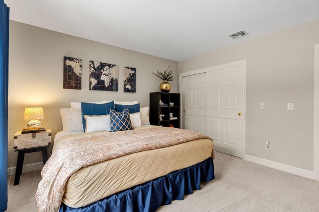 25 Hawk Drive, Bedford, NH 03110