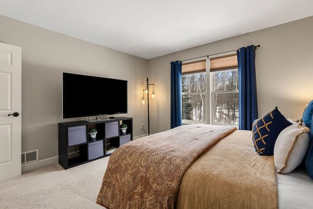 25 Hawk Drive, Bedford, NH 03110