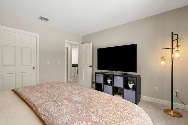 25 Hawk Drive, Bedford, NH 03110