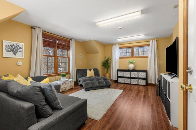 25 Hawk Drive, Bedford, NH 03110