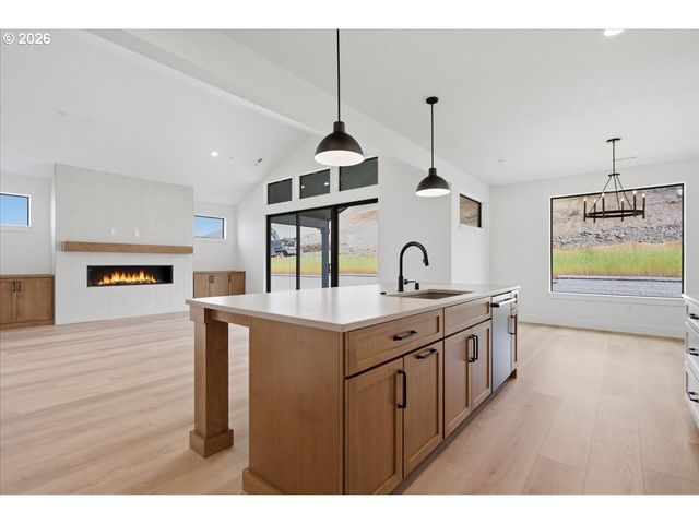 803 N V St, Washougal, WA 98671