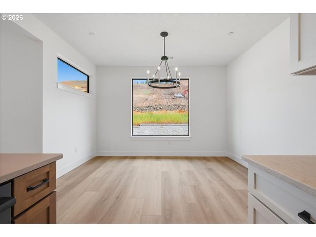 803 N V St, Washougal, WA 98671