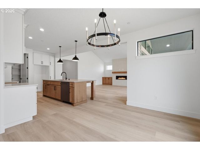803 N V St, Washougal, WA 98671