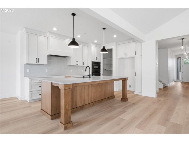 803 N V St, Washougal, WA 98671