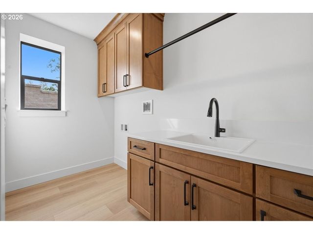 803 N V St, Washougal, WA 98671
