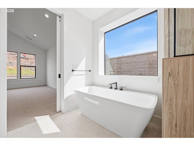 803 N V St, Washougal, WA 98671