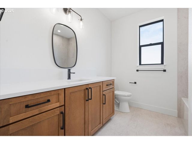 803 N V St, Washougal, WA 98671