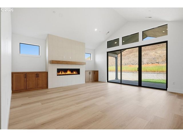 803 N V St, Washougal, WA 98671