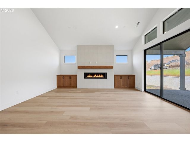 803 N V St, Washougal, WA 98671