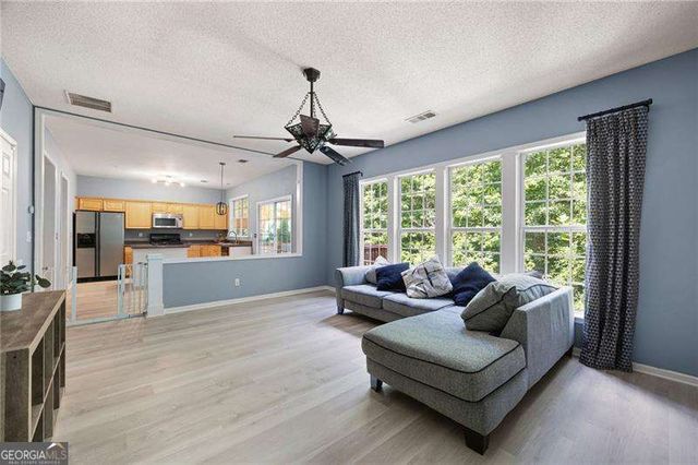 518 Wallnut Hall Cove, Woodstock, GA 30189