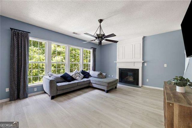 518 Wallnut Hall Cove, Woodstock, GA 30189