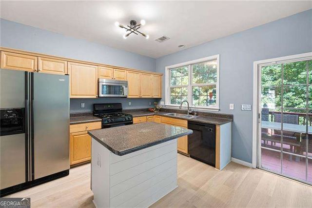 518 Wallnut Hall Cove, Woodstock, GA 30189