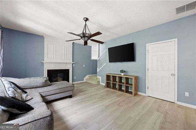 518 Wallnut Hall Cove, Woodstock, GA 30189