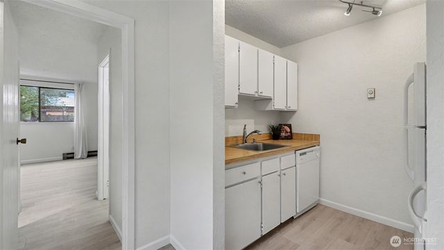 421 Wells Avenue S, Renton, WA 98057