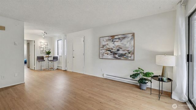 421 Wells Avenue S, Renton, WA 98057