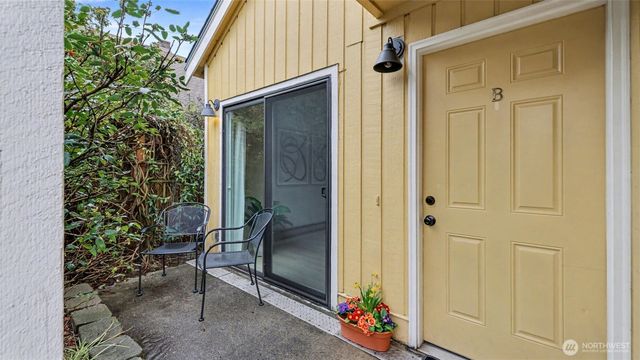 421 Wells Avenue S, Renton, WA 98057