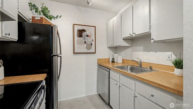 421 Wells Avenue S, Renton, WA 98057