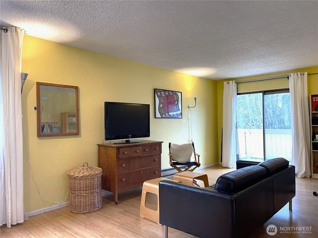 421 Wells Avenue S, Renton, WA 98057