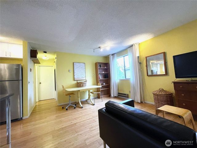 421 Wells Avenue S, Renton, WA 98057