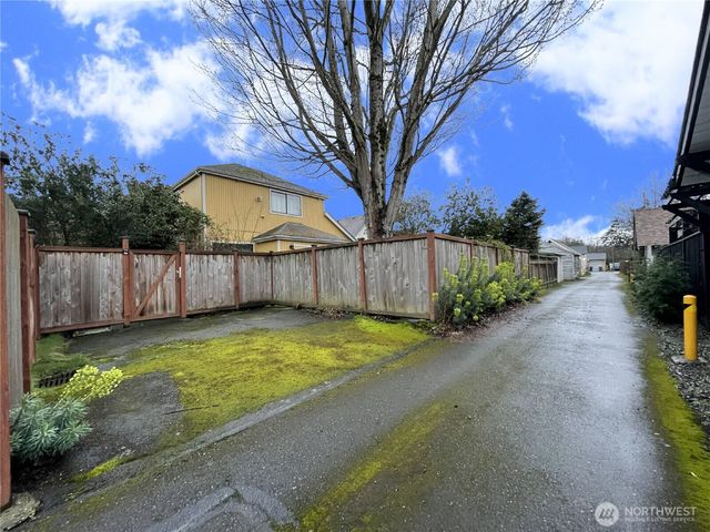 421 Wells Avenue S, Renton, WA 98057