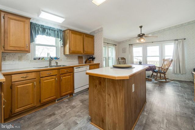 7 ABBEY RD, Easton, PA 18040