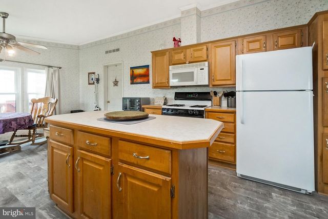 7 ABBEY RD, Easton, PA 18040