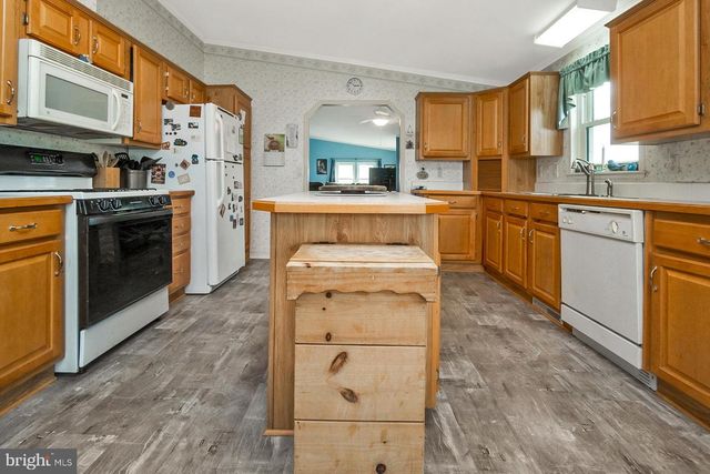 7 ABBEY RD, Easton, PA 18040