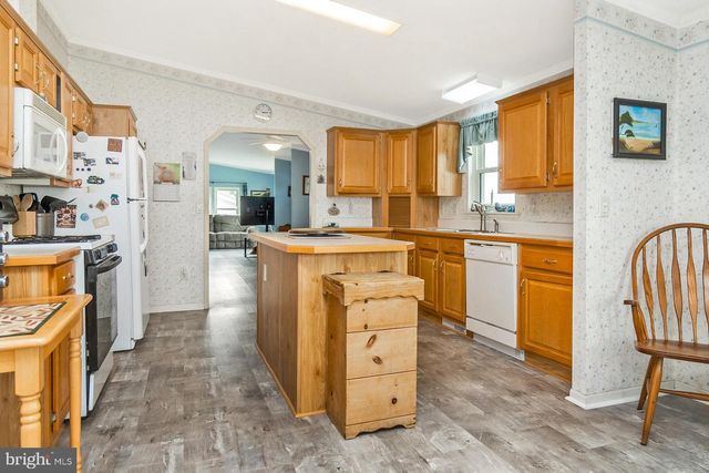7 ABBEY RD, Easton, PA 18040