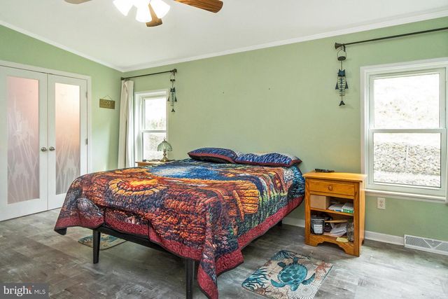 7 ABBEY RD, Easton, PA 18040
