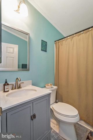 7 ABBEY RD, Easton, PA 18040