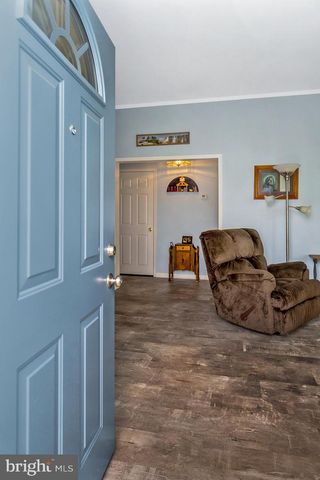 7 ABBEY RD, Easton, PA 18040
