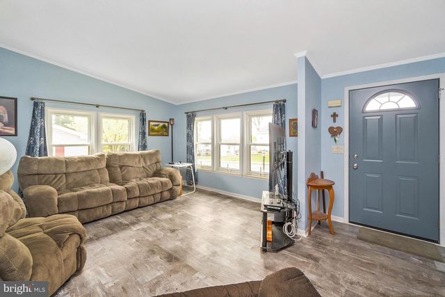7 ABBEY RD, Easton, PA 18040