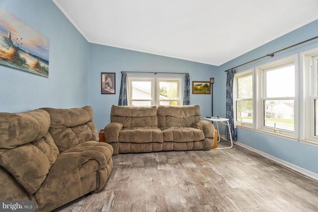 7 ABBEY RD, Easton, PA 18040