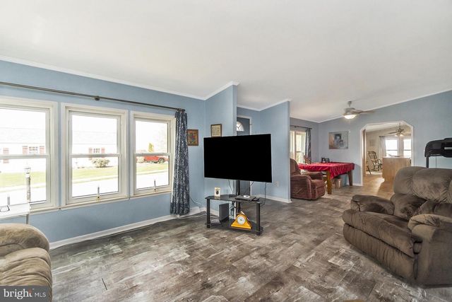 7 ABBEY RD, Easton, PA 18040