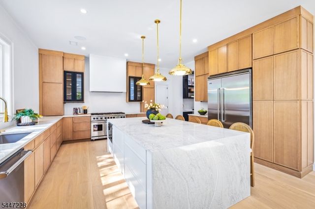 11 Florham Ave, Florham Park Boro, NJ 07932
