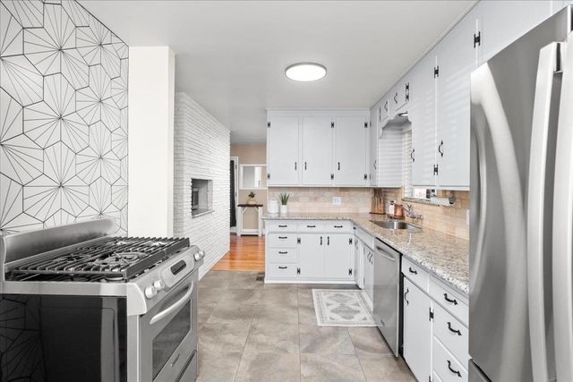 1409 Cherrywood Dr, Modesto, CA 95350