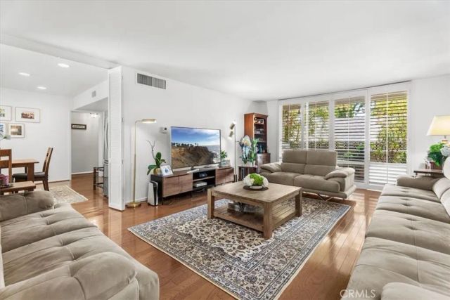 15248 Dickens Street 205, Sherman Oaks, CA 91403
