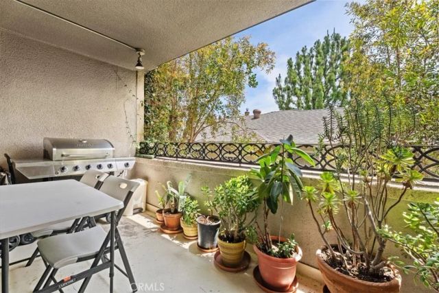 15248 Dickens Street 205, Sherman Oaks, CA 91403