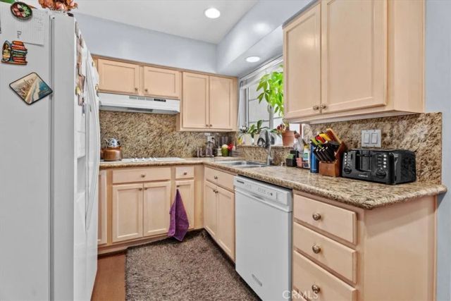 15248 Dickens Street 205, Sherman Oaks, CA 91403