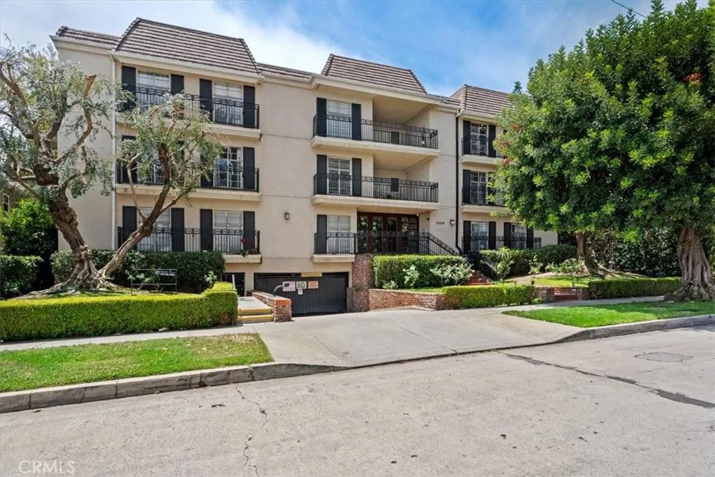 15248 Dickens Street 205, Sherman Oaks, CA 91403