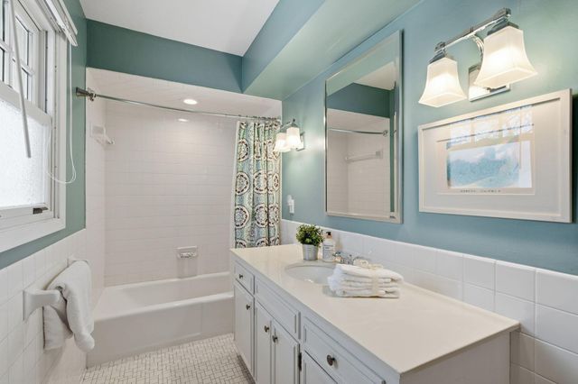 2741 Zane Avenue N, Crystal, MN 55422