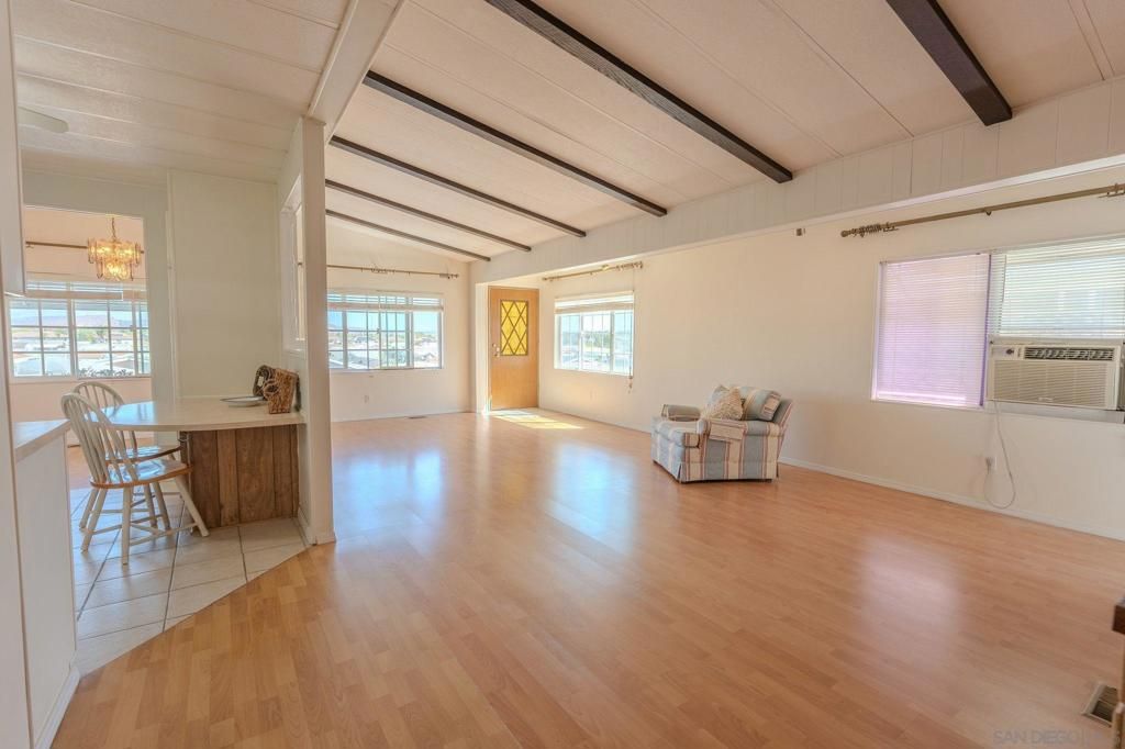 Image 11 of property listing at 6 Oriole Ln, Oceanside, CA 92057