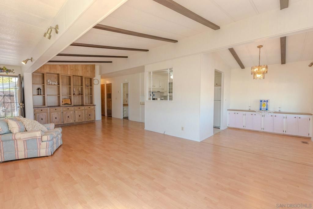 Image 12 of property listing at 6 Oriole Ln, Oceanside, CA 92057