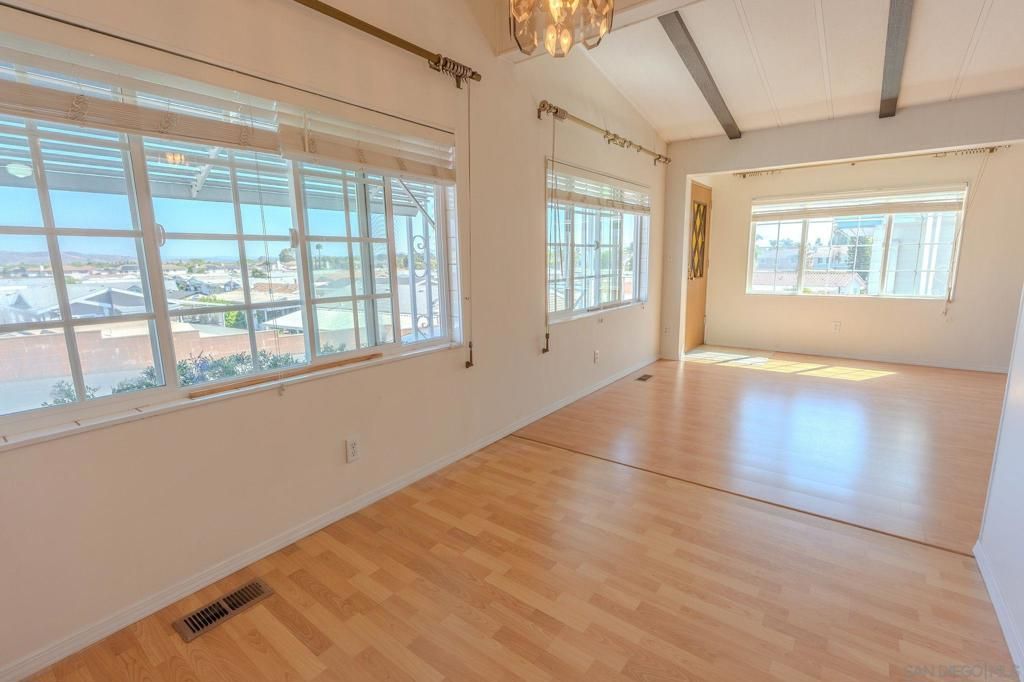 Image 15 of property listing at 6 Oriole Ln, Oceanside, CA 92057