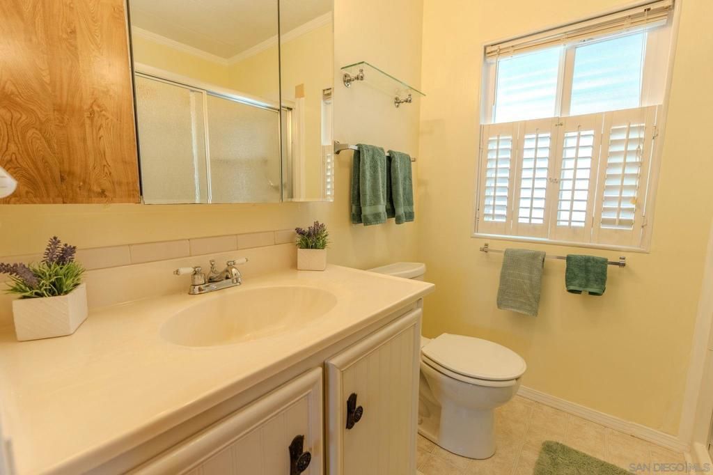 Image 16 of property listing at 6 Oriole Ln, Oceanside, CA 92057