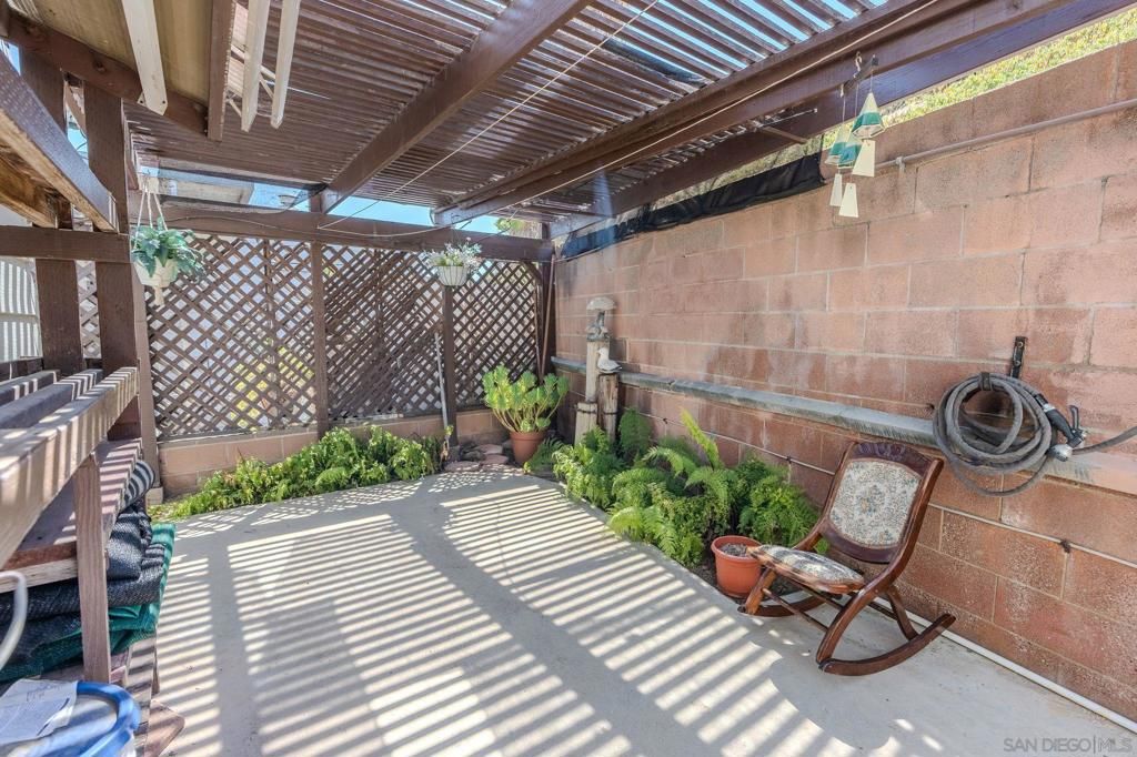 Image 1 of property listing at 6 Oriole Ln, Oceanside, CA 92057