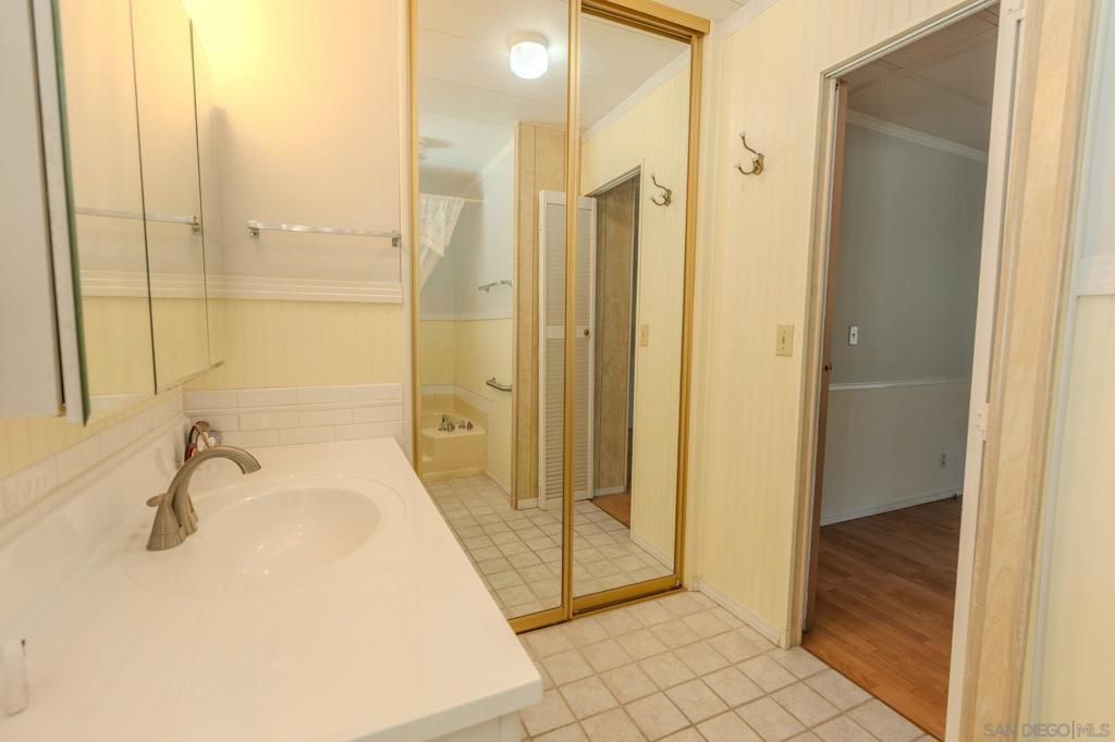 Image 19 of property listing at 6 Oriole Ln, Oceanside, CA 92057