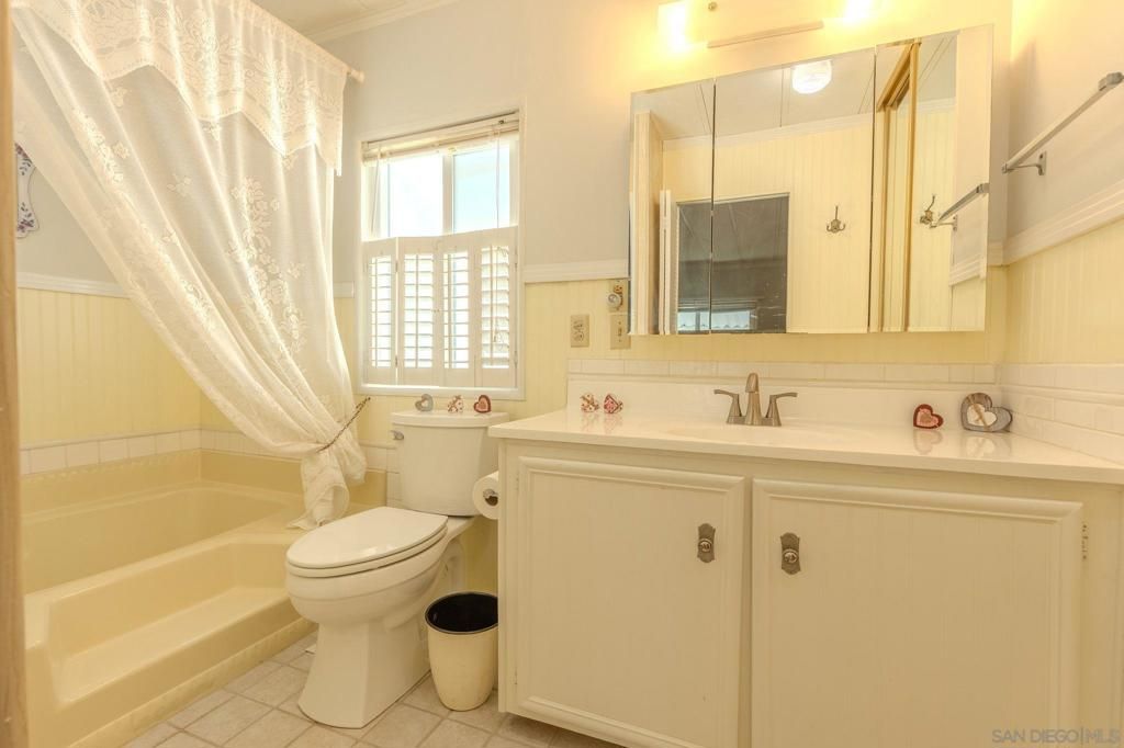 Image 20 of property listing at 6 Oriole Ln, Oceanside, CA 92057
