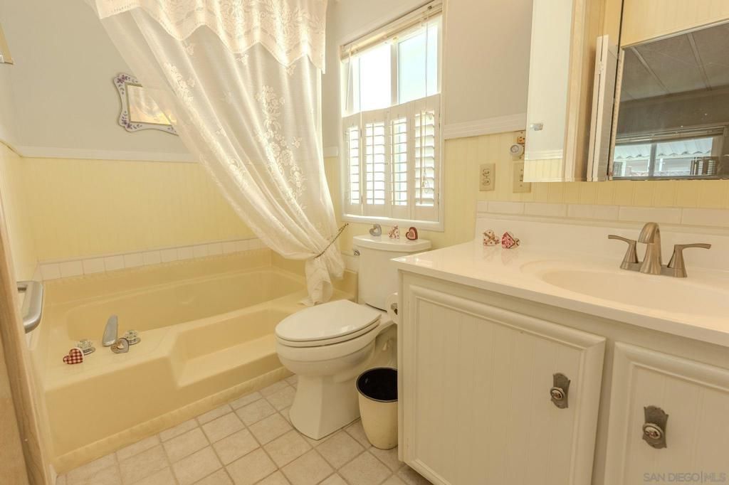 Image 21 of property listing at 6 Oriole Ln, Oceanside, CA 92057